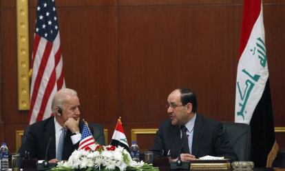 Joe Biden (izquierda) y Nuri al Maliki, en Bagdad.