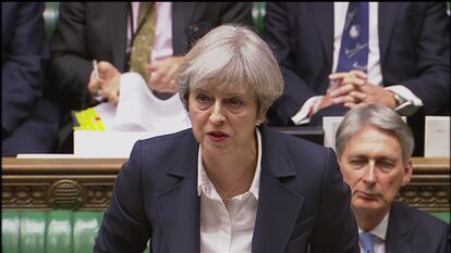 La Primera Ministra Británica Theresa May, interviene en la Cámara de los Comunes en Londres.