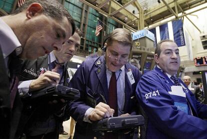 Operadores de la Bolsa de Nueva York, el principal mercado para los fondos cotizados.