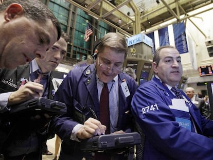 Operadores de la Bolsa de Nueva York, el principal mercado para los fondos cotizados.