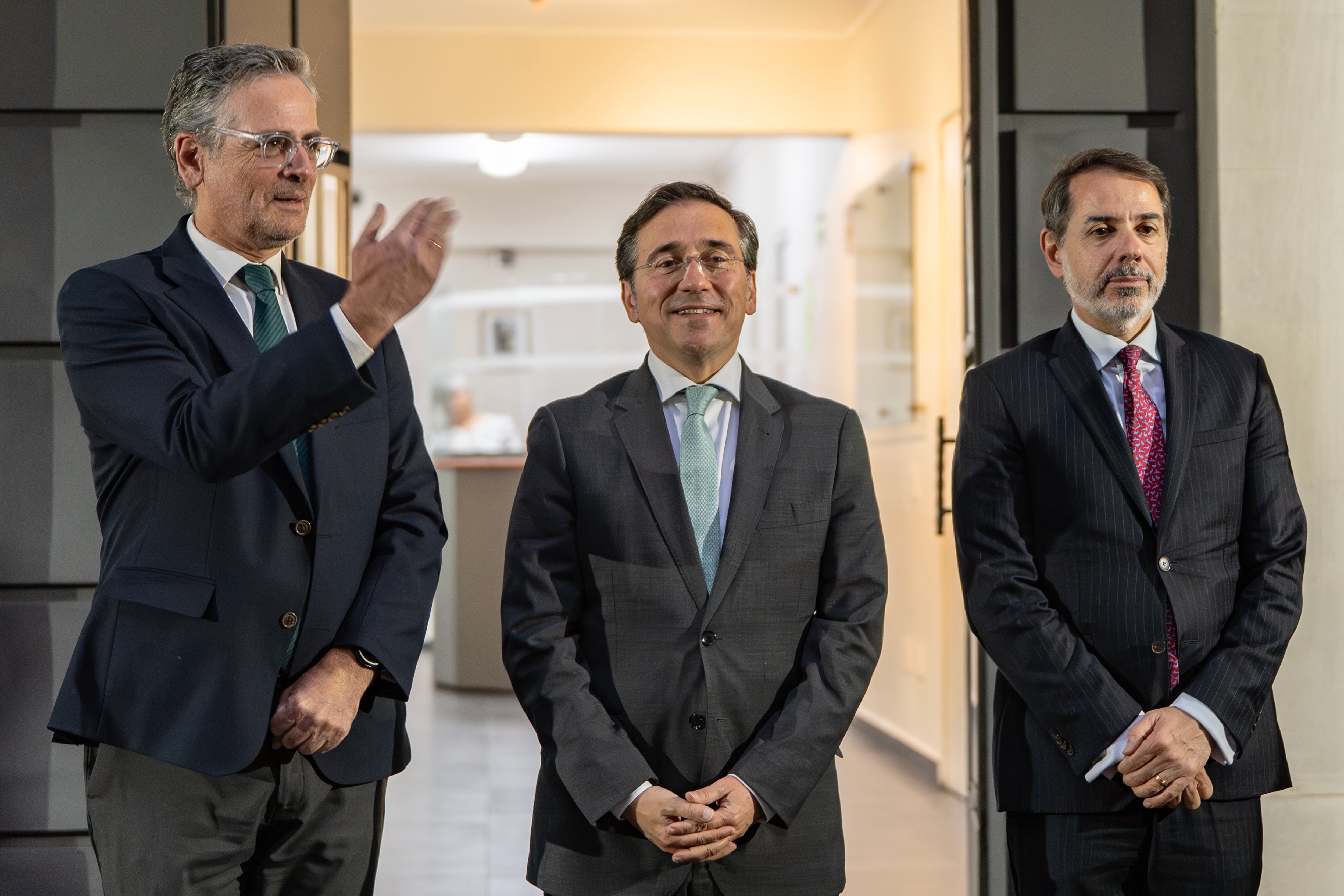 Antonio Basagoiti, José Manuel Albares yJuan Duarte Cuadrado.