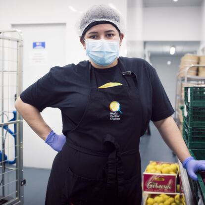 Karla Hoyos, en la cocina de Santa Eugenia de la ONG WCK de José Andrés.