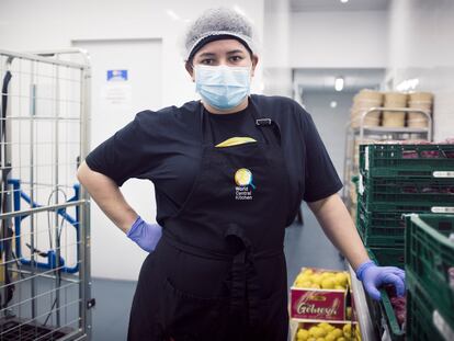 Karla Hoyos, en la cocina de Santa Eugenia (Madrid) de la ONG WCK de José Andrés.