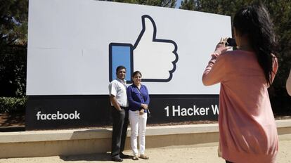 Visitantes en la sede de Facebook en Menlo Park, California