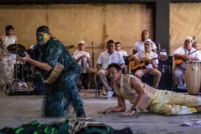 Presentación de la obra 'El gran encuentro con la paz', en la carcel y penitenciaria de media seguridad de Acacías, en el departamento del Meta, el 6 de mayo de 2024.