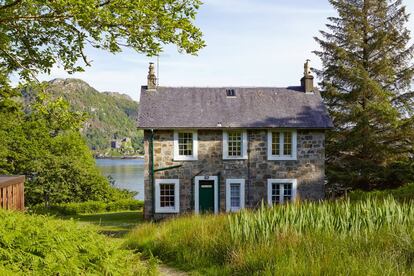 Tioram Cottage, una de las casas que se pueden alquilar en Eilean Shona, la isla escocesa en la que J. M. Barrie pasó varios veranos y que inspiró el País de Nunca Jamás.