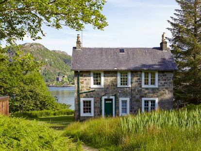 Tioram Cottage, una de las casas que se pueden alquilar en Eilean Shona, la isla escocesa en la que J. M. Barrie pas&oacute; varios veranos y que inspir&oacute; el Pa&iacute;s de Nunca Jam&aacute;s.