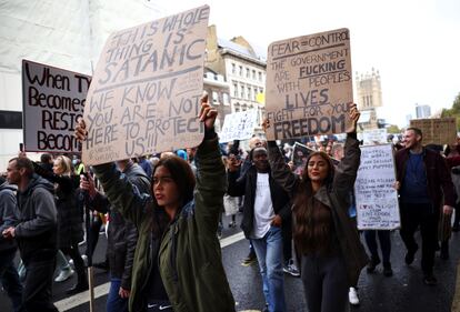 Manifestación para protestar contra las medidas de confinamiento en Londres, este sábado.