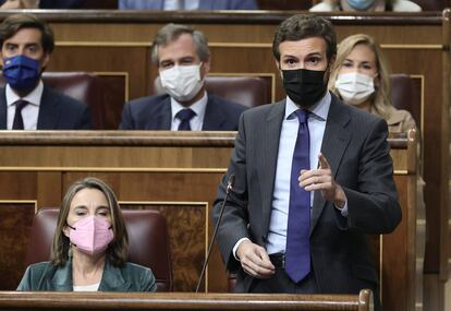 El líder del PP, Pablo Casado, interviene en una sesión de control al Gobierno en el Congreso de los Diputados, este jueves en Madrid.