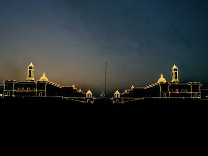 Vista nocturna de Rashtrapati Bhawan, en Nueva Delhi (India).