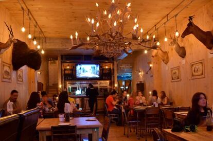 Interior del bar El Tinieblo, en Monterrey (México).