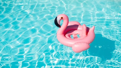 Devuelve al agua cristalina a tu piscina en tan solo dos pasos y sin esfuerzo.