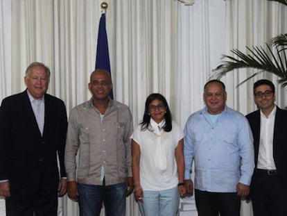 Thomas Shannon, Delcy Rodríguez e Diosdado Cabello.