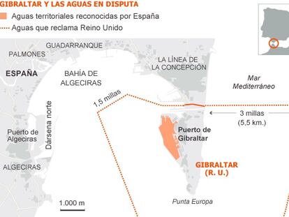 Los pescadores faenaron anoche en Gibraltar escoltados por la Guardia Civil