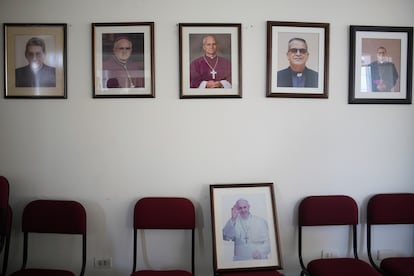 Retratos de obispos de la Diócesis de Chiclayo, Perú, el 9 de mayo de 2025.