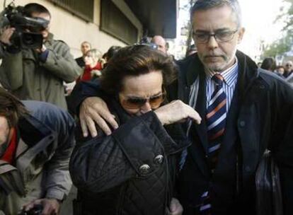 Doris Malfeito, esposa de Macià Alavedra, ayer a la salida de la Audiencia Nacional.