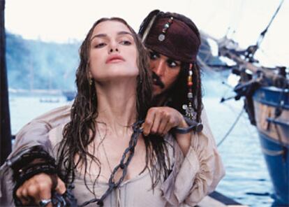Keira Knightley y Johnny Depp, en una imagen de <i>Los piratas del Caribe</i>.
