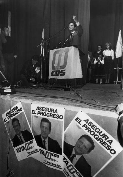 Tras su dimisión de 1981 por no contar con un respaldo absoluto dentro de la UCD, Adolfo Suárez se <i>inventó</i> un partido, el Centro Democrático y Social (CDS), con el que consiguió dos asientos en el Congreso de los Diputados y que sería un <i>boom</i> cuatro años después, con 19 escaños. Una vez más el político de Ávila aprovechó su tirón personal para hacerse un hueco en el escenario político, esta vez con un mensaje que se alimentaba en su gestión durante sus dos mandatos al frente del Gobierno (1977 y 1979): "Asegura el progreso".