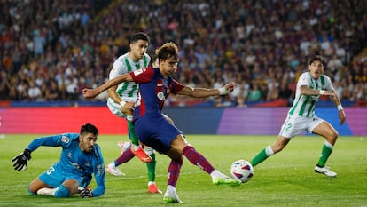 Joao Felix anotando su primer gol como jugador del Fútbol Club Barcelona este sábado.