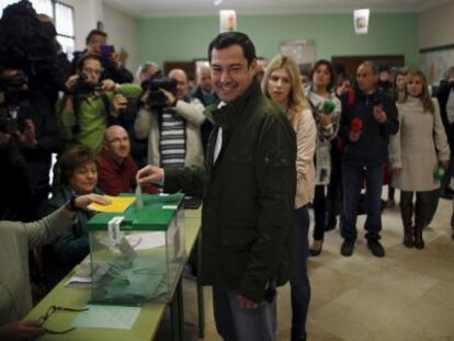 Juan Manuel Moreno, esta ma&ntilde;ana votando. 