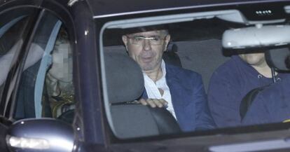 Francisco Granados, a su salida, del juzgado de instrucción 2 de Majadahonda tras declarar ante el juez después de ser detenido, en octubre de 2014.