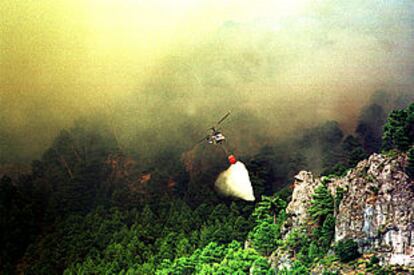 <font size="2"></b>El incendio declarado en el Parque Natural de Cazorla obliga a evacuar a 300 personas</b></font>