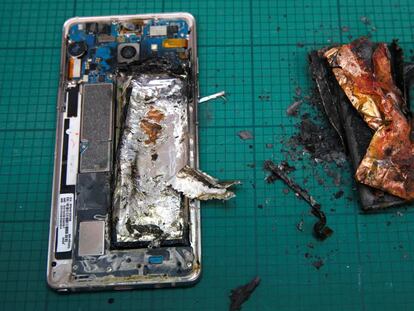 Un Samsung Note 7 que es va incendiar durant unes proves en un laboratori de Singapur.