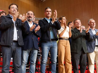 Pedro Sánchez y los líderes territoriales del PSOE en el Consejo Político Federal de septiembre de 2022 en Zaragoza.