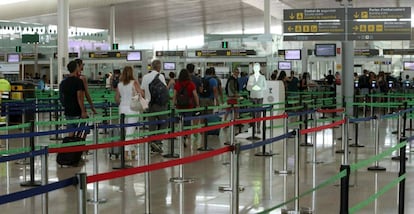 Colas en el aeropuerto de El Prat en agosto, en el segundo d&iacute;a de huelga indefinida de los trabajadores de seguridad.