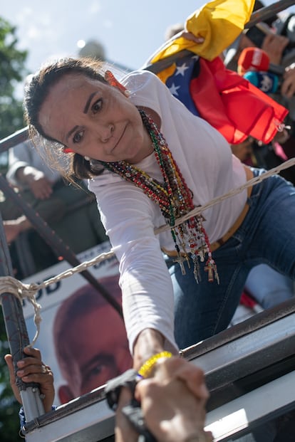 La líder opositora, que acudió sin el candidato Edmundo González Urrutia. 