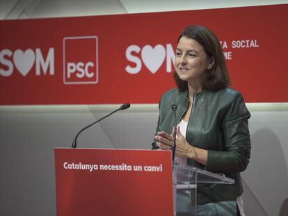 La portavoz parlamentaria del PSC Eva Granados durante la rueda de prensa de este lunes.