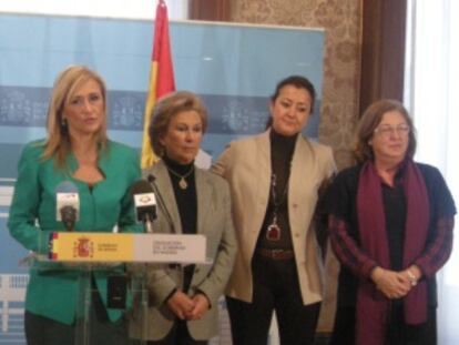 Cifuentes, durante la nota de prensa.