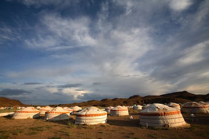 Las clásicas yurtas de las tribus nómadas del desierto.