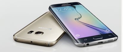 Este es el modelo Samsung Galaxy S6 edge , de 128 GB. Se vende a un precio de 1.049 euros. Samsung dijo que las expectativas de ventas del S6 son muy superiores en comparación con las del Galaxy S5 del año pasado. El diseño es la principal apuesta de la multinacional surcoreana en sus nuevos teléfonos inteligentes de gama alta, que cuentan con revestimiento de aluminio y cristal y pantalla sin bordes.