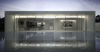 Primer Premi en el concurs d'habitatge unifamiliar a Petrer. Promotor: Arqlantia. Arquitectes: Carlos Gallardo, amb José Luis Gallardo, Javier Gallardo, José Alabau i José Ángel Ruiz