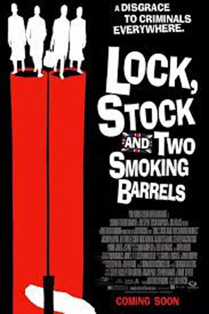 Lock & Stock (1998) forma parte de lo que podríamos considerarse una trilogía del director británico Guy Ritchie junto Snatch. Cerdos y diamantes (2000) y RocknRolla (2008). Ritchie imprime a todas estas cintas su inconfundible estilo frenético, sincopado y humorístico, que rompió con muchas de las convenciones del género negro.