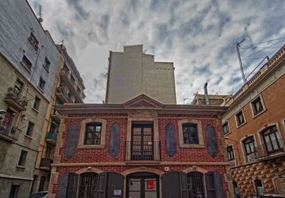 La Casa de la Barceloneta 1861 recuperada en la calle de Sant Carles