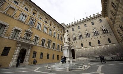 Fachada de la sede de la italiana Banca Monte dei Paschi di Siena.