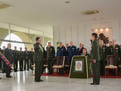 O general Mour&atilde;o, que chorou em discurso homenageando o torturador Ustra, bate contin&ecirc;ncia. 