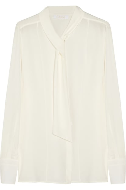 Camisa con lazada de Chloé perfecta para cualquier ocasión (685 euros).