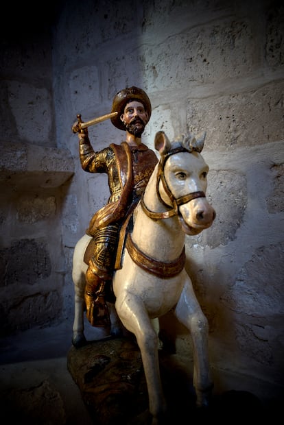 Imagen de Santiago a caballo, Monasterio de la Santa Espina, en Valladiolid.