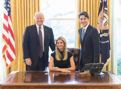 Ivanka Trump decidió este martes publicar en su perfil de Instagram una foto sentada en la silla del despacho oval junto a su padre, Donald Trump, y el primer ministro de Canadá, Justin Trudeau. La imagen ha levantado una gran polémica.