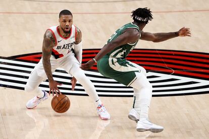 Lillard, con la camiseta de los Blazers, en un partido ante los Bucks, su nuevo equipo.