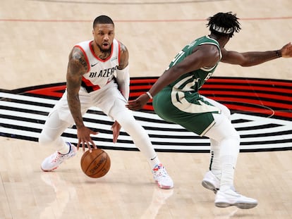 Lillard, con la camiseta de los Blazers, en un partido ante los Bucks, su nuevo equipo.