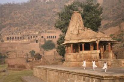 Panorámica de la ciudad fantasma de Bhangarh, en India.