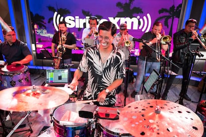 Tony Succar en una presentación en los estudios SiriusXM, en Miami, Florida.