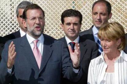 Mariano Rajoy (a la izquierda), junto a los presidentes de Baleares (Jaume Matas), la Comunidad Valenciana (Francisco Camps) y la Comunidad de Madrid (Esperanza Aguirre), durante una reunión de dirigentes del PP.