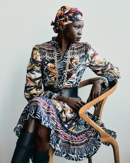 Alek Wek posa con los diseños de A.World, su colección cápsula para Weekend Max Mara.