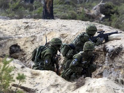 Soldados estonios este martes en las maniobras con la OTAN. 