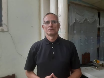 Jos Daniel Ferrer en su casa de Reparto Altamira en Santiago de Cuba, horas despus de su liberacin.